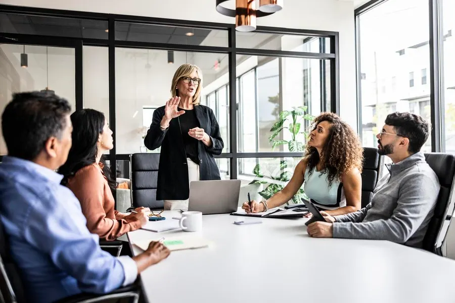 Businessly Closers vs In-House Sales Teams A Comparison